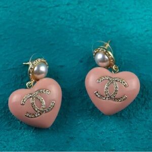 DISO!!! Vintage Chanel Pink Heart Drop Earrings